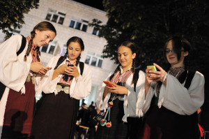 14. Folklorašice i tehnologija